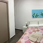 Rosso Taormina بيت ضيافة 3*