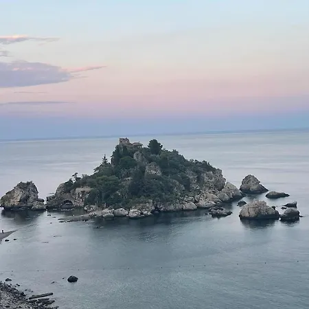 Rosso Taormina Giardini Naxos