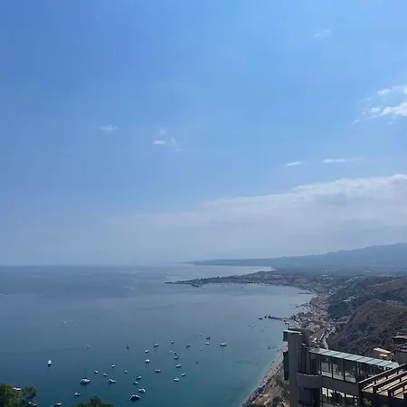 Rosso Taormina * Giardini Naxos