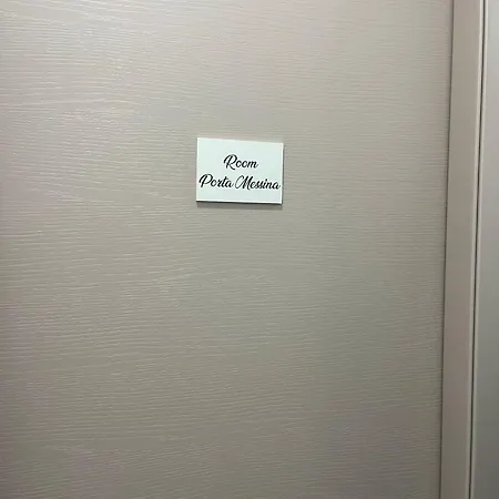 Rosso Taormina 招待所 3*