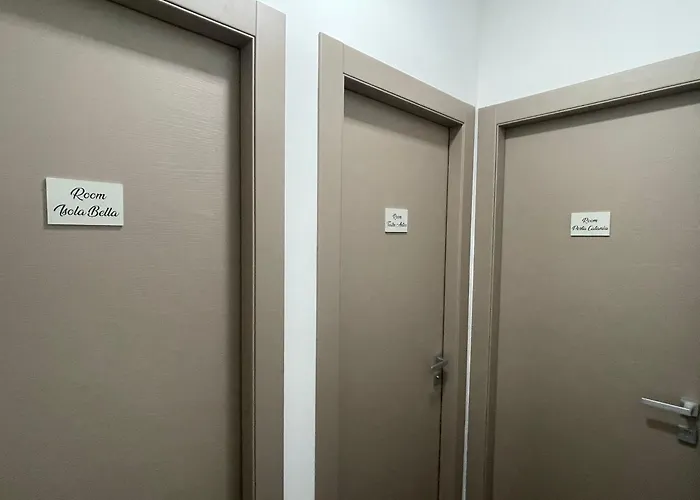 Rosso Taormina Pensión 3*